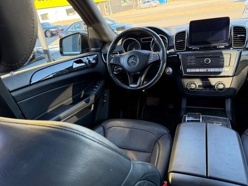 Used 2017 Mercedes-Benz GLS 550 4MATIC w/ Driver Assistance Package image 21