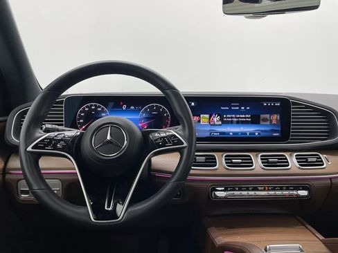 Used 2024 Mercedes-Benz GLE 350 4MATIC image 3