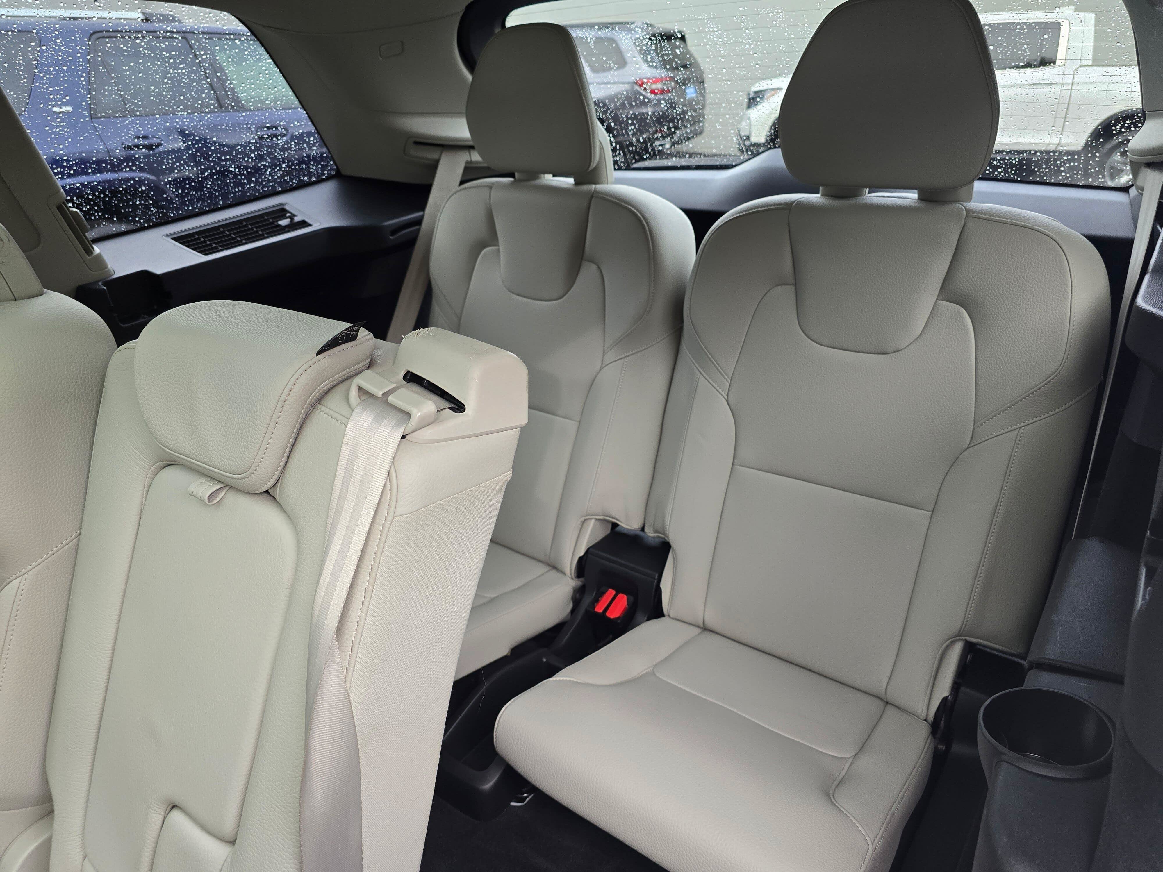 Used 2020 Volvo XC90 T6 Momentum w/ Protection Package Premier AWD/4WD image 19