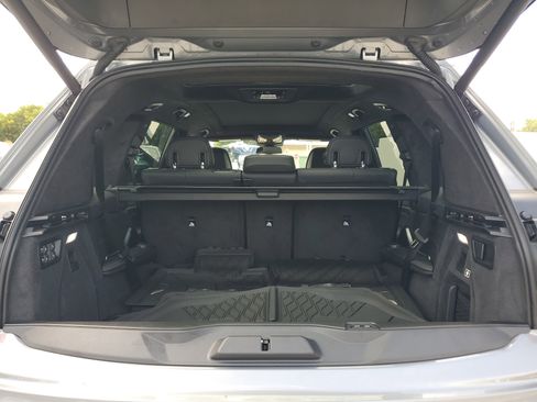 Used 2025 BMW X7 M60i w/ Executive Package image 17
