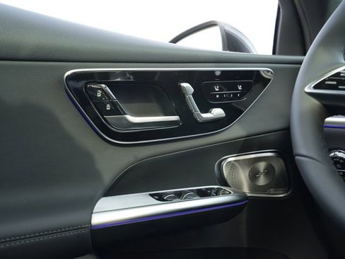 Used 2026 Mercedes-Benz GLC 300 4MATIC image 40