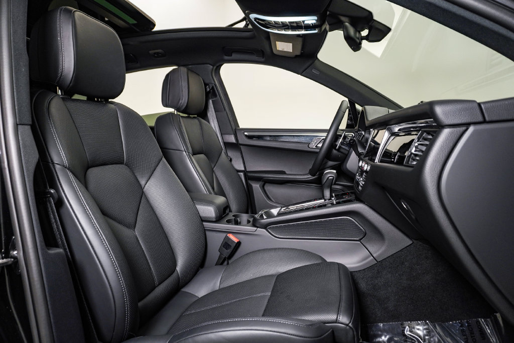 Certified 2026 Porsche Macan AWD/4WD image 15