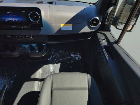 Used 2025 Mercedes-Benz Sprinter 2500 image 12