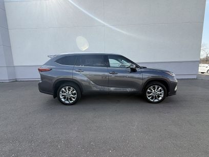 Used 2023 Toyota Highlander Limited