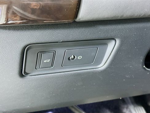 Used 2018 Land Rover Range Rover Supercharged image 11