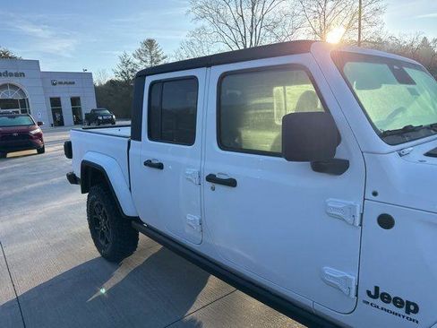 New 2026 Jeep Gladiator Willys AWD/4WD image 3