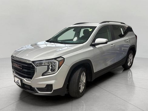 Used 2022 GMC Terrain SLE w/ Driver Convenience Package AWD/4WD image 4