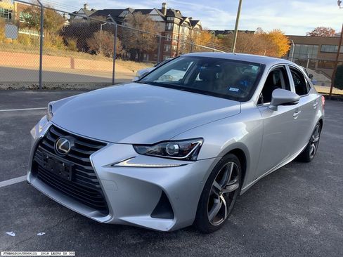 Used 2018 Lexus IS 300 w/ Comfort Package image 4