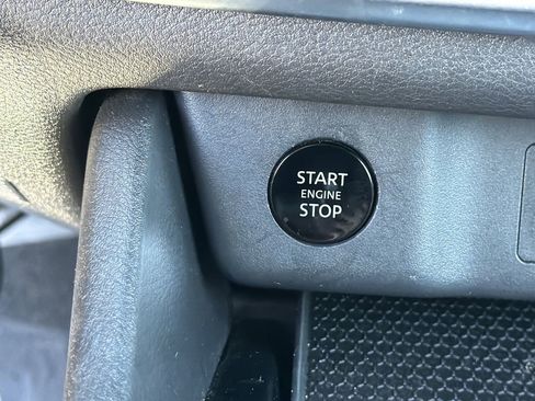 Used 2024 Nissan Rogue SV image 6