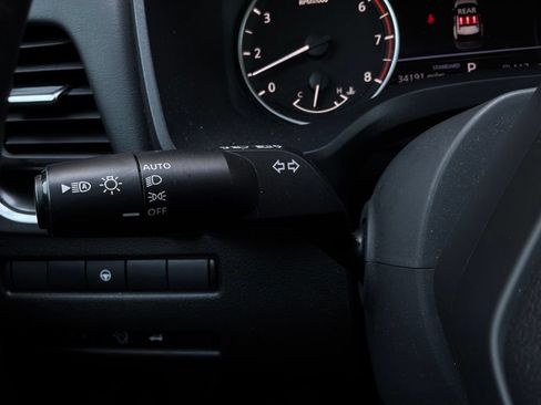 Used 2025 Nissan Rogue SV FWD image 35