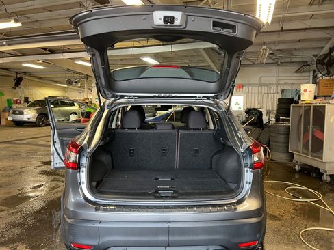 Used 2021 Nissan Rogue Sport SV image 19