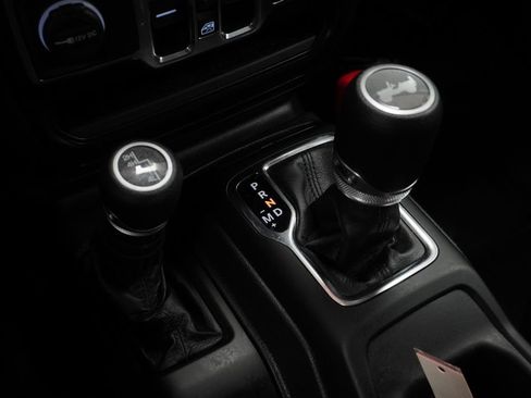 Used 2022 Jeep Wrangler Unlimited Sport image 35