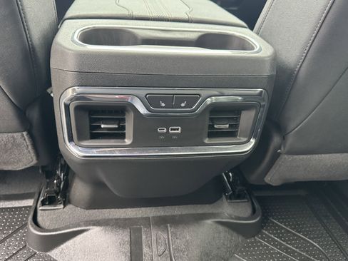 Used 2025 Chevrolet Silverado 1500 High Country AWD/4WD image 8