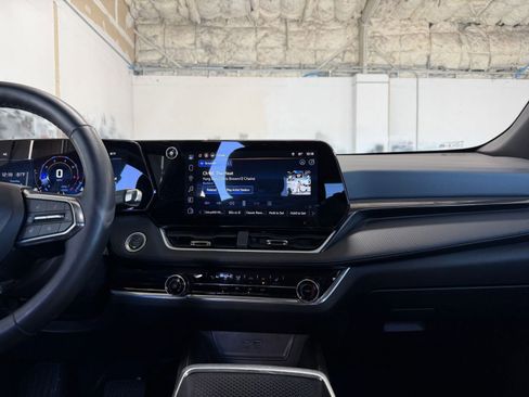 Used 2025 Chevrolet Equinox LT image 18