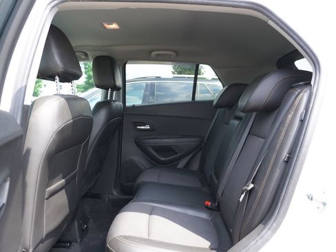Used 2017 Chevrolet Trax LT w/ LT Convenience Package AWD/4WD image 4