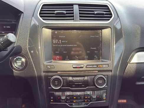 Used 2017 Ford Explorer XLT w/ Equipment Group 202A image 18