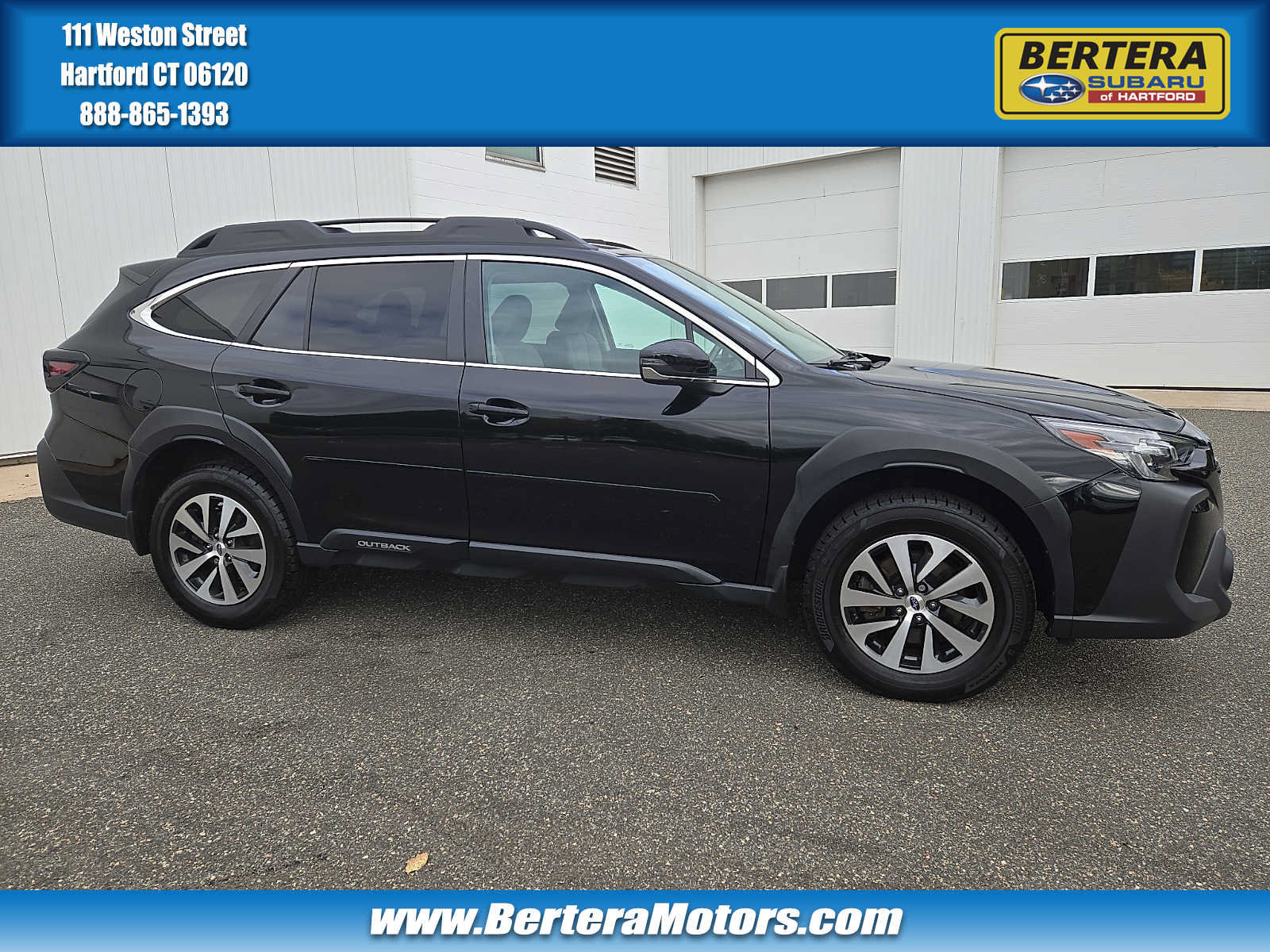 Used 2023 Subaru Outback Premium AWD/4WD image 1