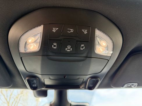 Used 2022 Chrysler Pacifica Limited w/ Uconnect Theater Family Group image 22