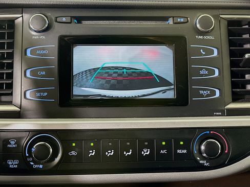 Used 2019 Toyota Highlander LE image 24