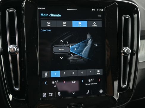 Used 2025 Volvo XC40 B5 Core image 21