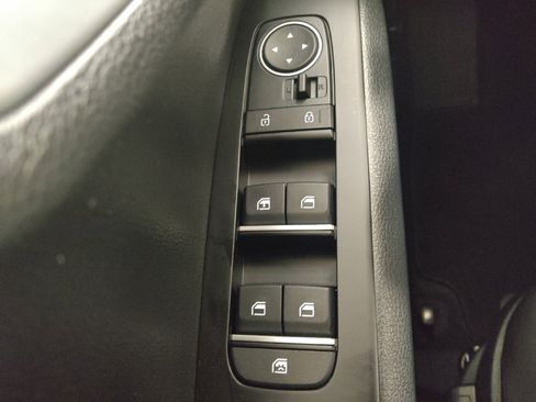 Used 2025 Kia Soul LX w/ LX Technology Package FWD image 27
