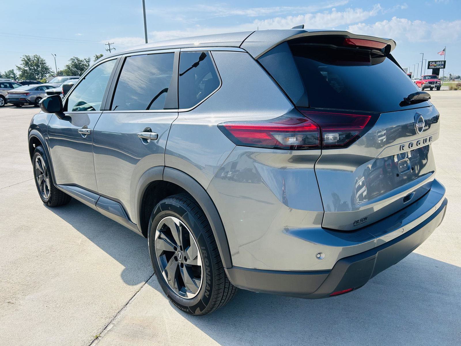 Used 2025 Nissan Rogue SV FWD image 34