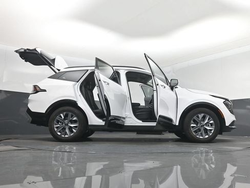 Used 2025 Kia Sportage SX FWD image 7