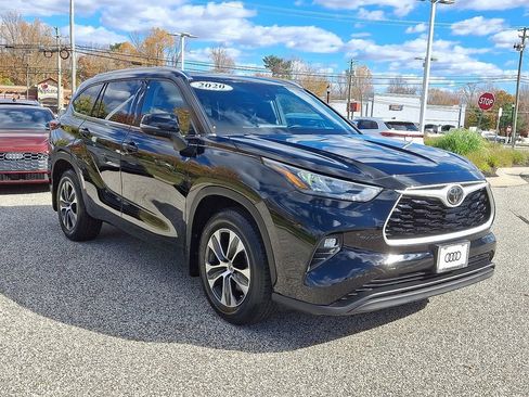 Used 2020 Toyota Highlander XLE image 3