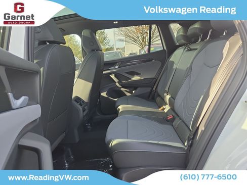 New 2026 Volkswagen Tiguan SE R-Line image 12