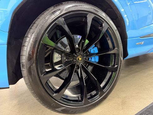 Used 2023 Lamborghini Urus S image 9