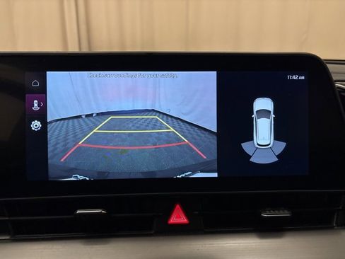 Certified 2025 Kia Sportage EX image 17