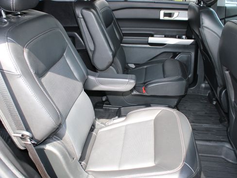 Used 2021 Ford Explorer Limited w/ Equipment Group 301A RWD image 16