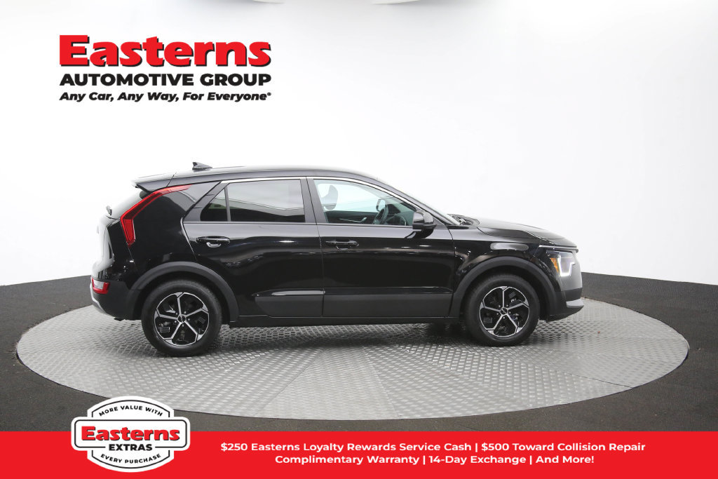 Used 2025 Kia Niro LX FWD image 43