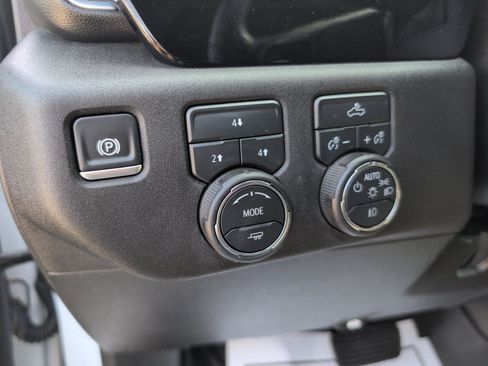 Used 2025 Chevrolet Silverado 2500 LT AWD/4WD image 24