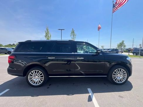 Used 2023 Ford Expedition Max Limited AWD/4WD image 4
