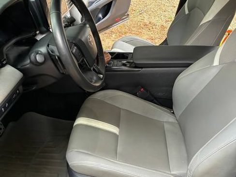 Used 2025 Toyota Camry SE FWD image 12