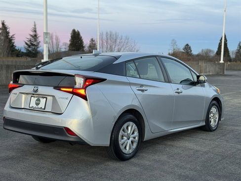 Used 2019 Toyota Prius LE image 5