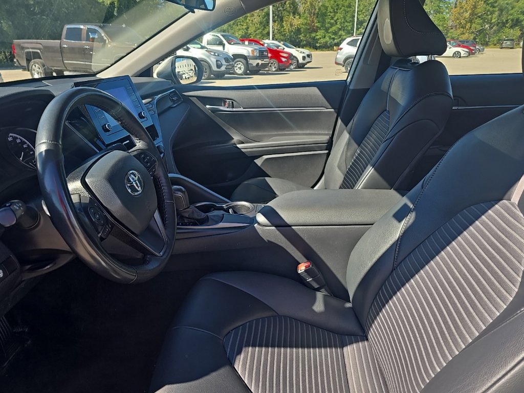 Used 2024 Toyota Camry SE FWD image 5