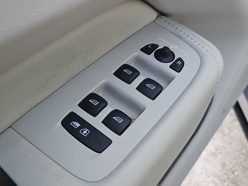 Used 2023 Volvo XC60 B5 Plus w/ Climate Package image 22