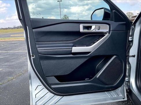 Certified 2023 Ford Explorer Limited AWD/4WD image 18