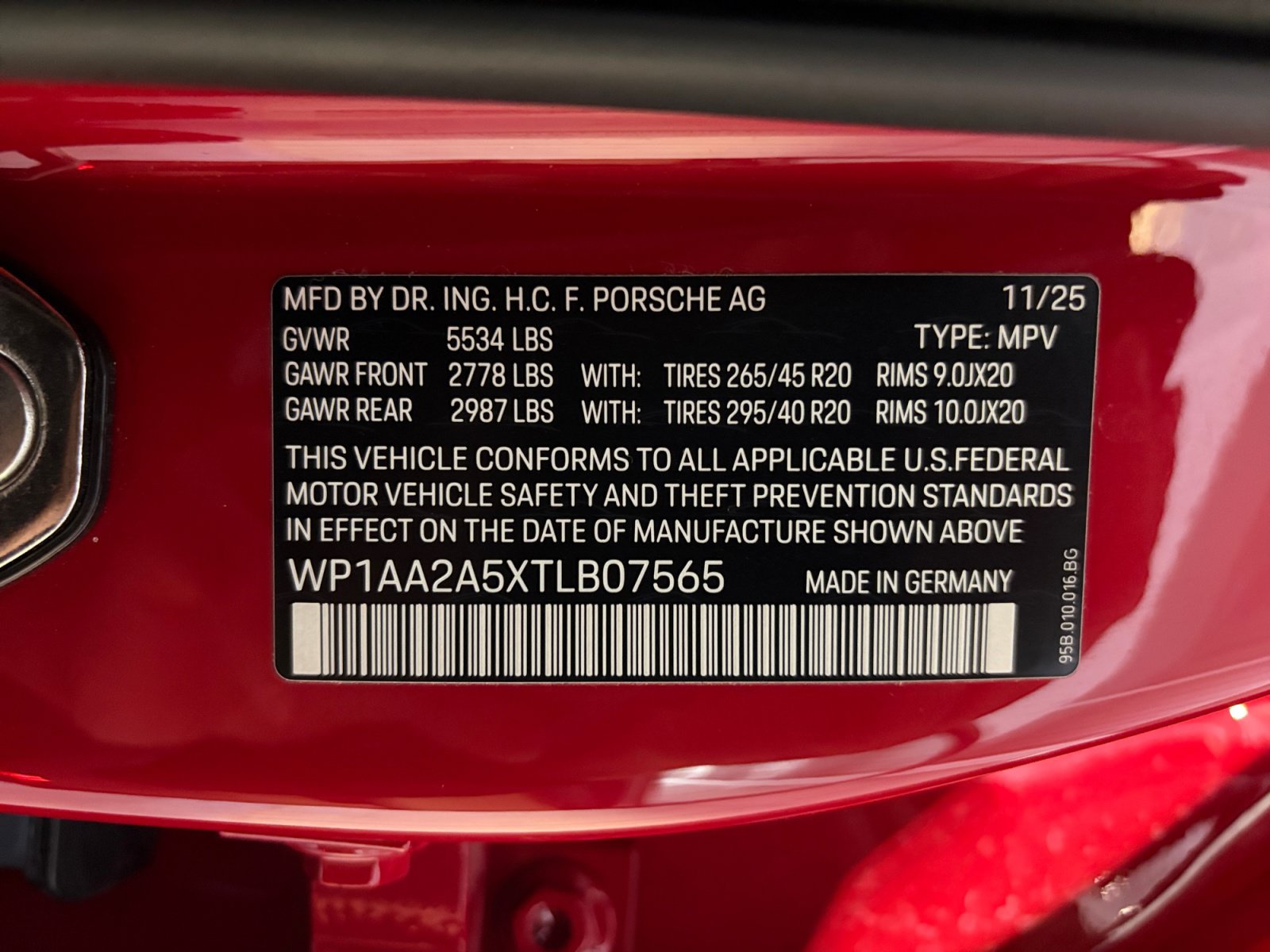 Certified 2026 Porsche Macan AWD/4WD image 42