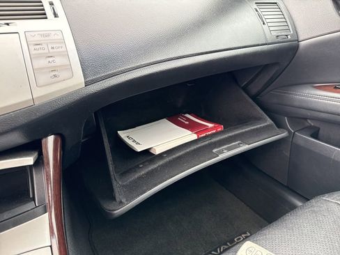 Used 2009 Toyota Avalon Limited image 21