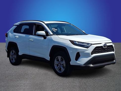 Used 2025 Toyota RAV4 XLE w/ Convenience Package FWD image 3