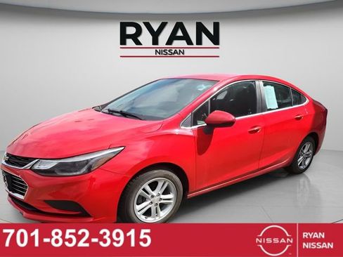 Used 2017 Chevrolet Cruze LT w/ Convenience Package FWD image 1