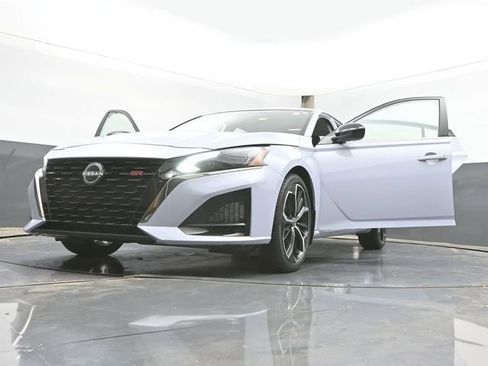 Used 2023 Nissan Altima 2.5 SR w/ SR Premium Package FWD image 53