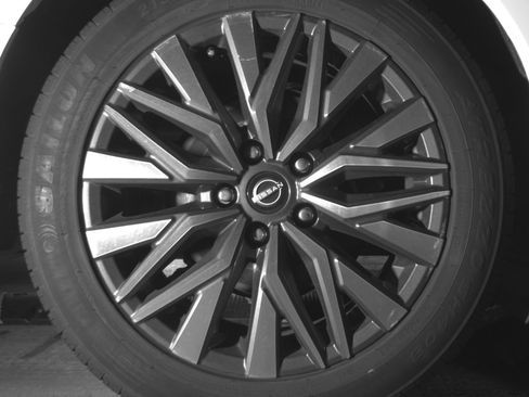 Used 2025 Nissan Altima 2.5 SV image 15