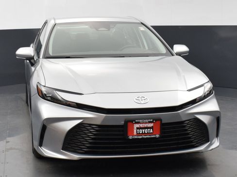 Used 2025 Toyota Camry LE image 7