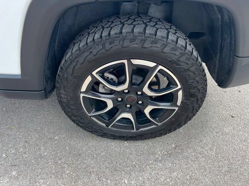 Used 2025 Jeep Compass Trailhawk AWD/4WD image 13