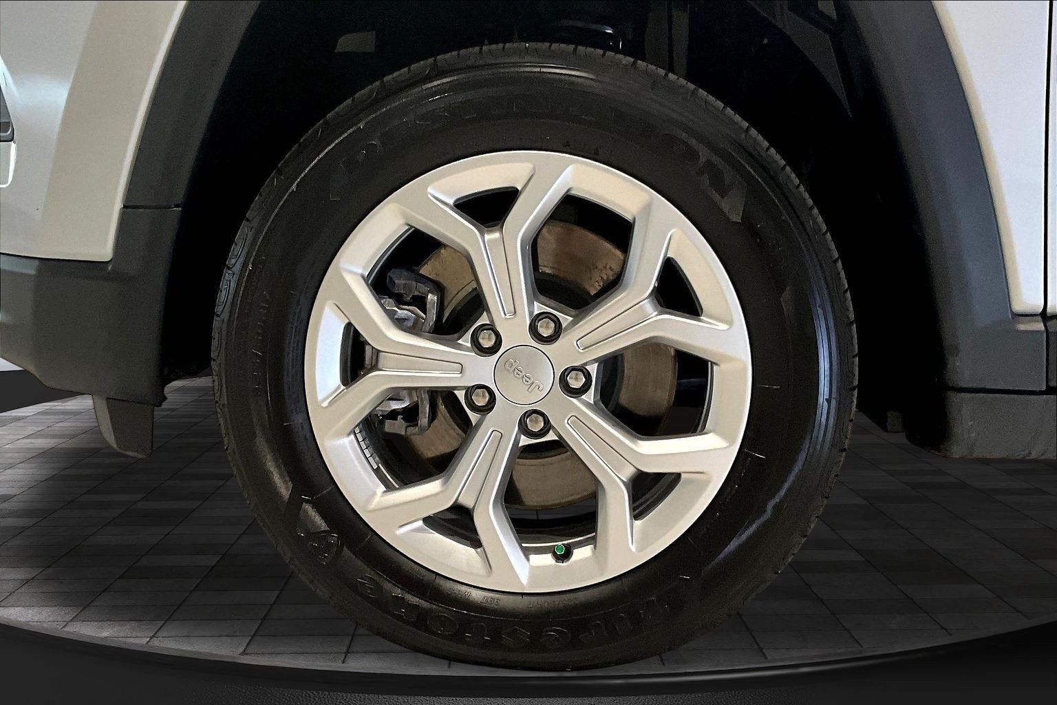 Used 2024 Jeep Compass Sport AWD/4WD image 33