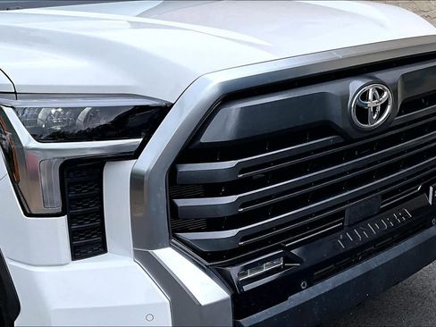 Used 2025 Toyota Tundra Limited AWD/4WD image 29